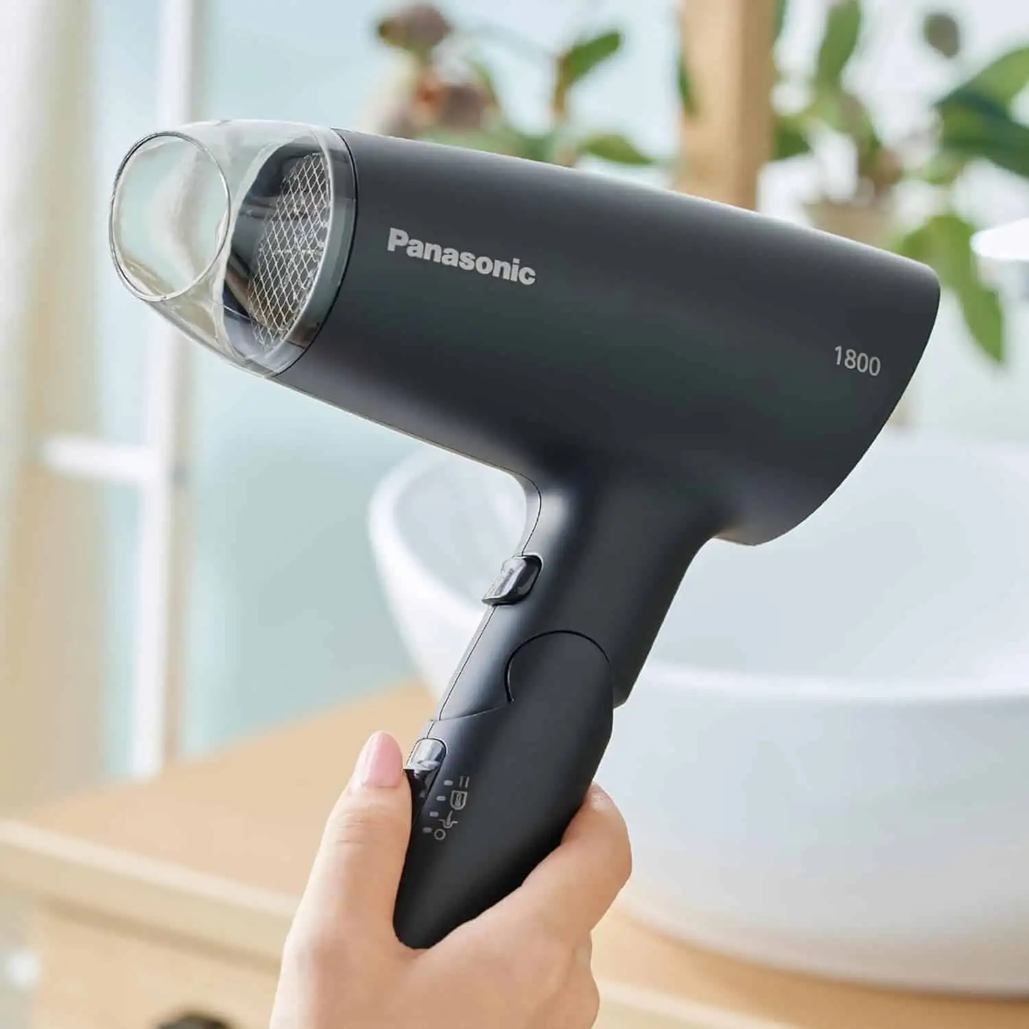 Máy sấy tóc nhiệt độ thấp giúp tóc bạn luôn mềm mượt và khỏe mạnh!