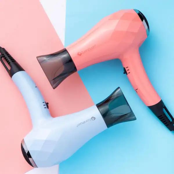 Biến hóa tóc xoăn thành thẳng mượt chỉ với máy duỗi tóc thần thánh!